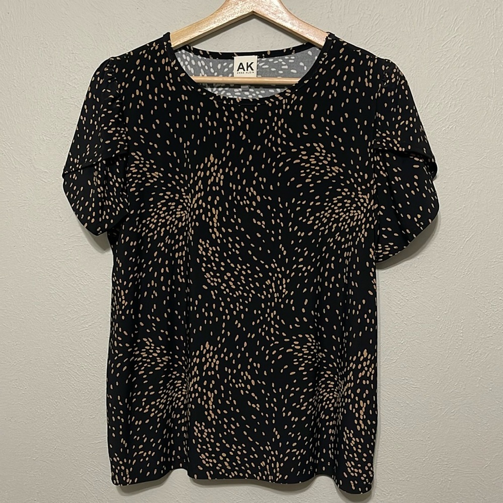 NWOT Anne Klein Petite Large Tulip Sleeve Top, Black and Tan print